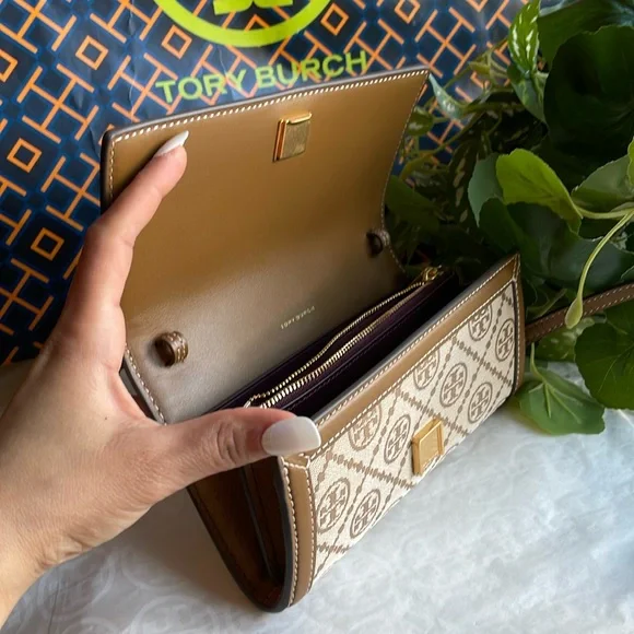 New, T monogram jacquard chain wallet - Picture 7 of 17